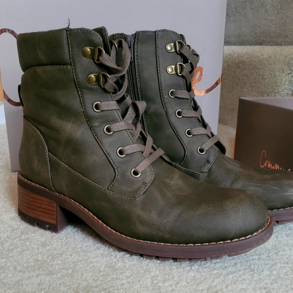 Crown Vintage Marley Boots Size 9.5